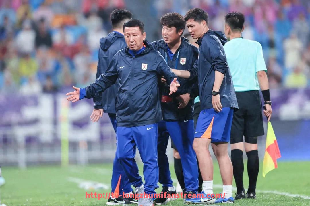 龙珠直播-篮球比赛中,教练如何激励球员发挥最佳水平?(在这场篮球赛中,教练大胆使用新人,频频改变战术)